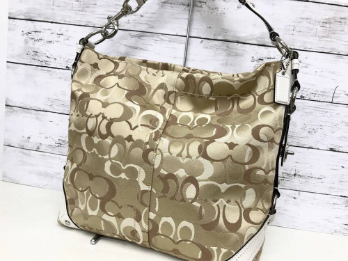 バッグのコーチ（COACH）