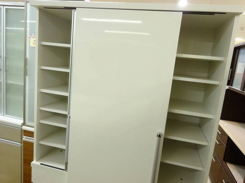 カリモクの食器棚