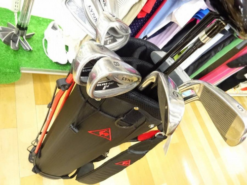 スポーツ用品のゴルフ