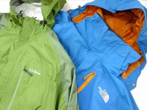 アウトドア用品のアウトドアウェア