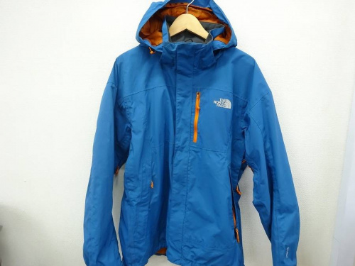 アウトドアウェアの岸和田　マウンテンパーカ