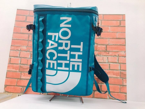 アウトドア用品のアウトドアウェア