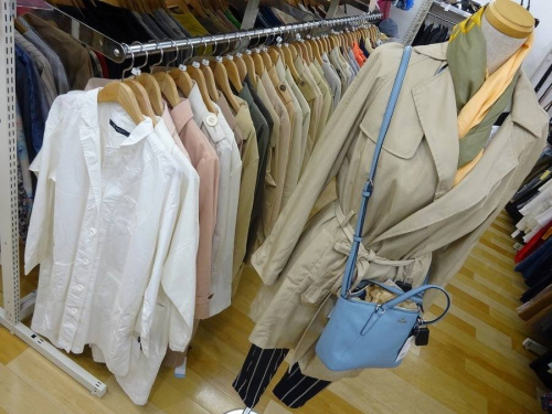レディースファッションのトレンチコート
