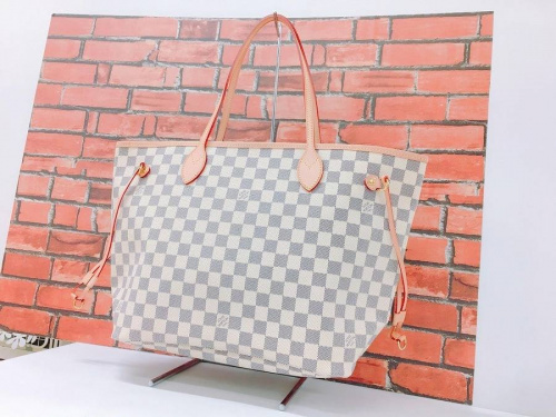 ブランド・ラグジュアリーのルイヴィトン（LOUIS VUITTON）