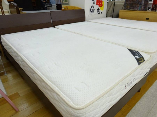 家具のベッド