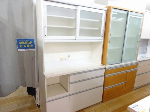 中古家具 大阪の中古食器棚 大阪
