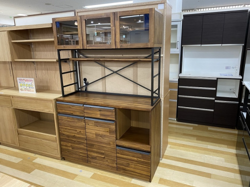 中古家具　大阪の中古食器棚　大阪