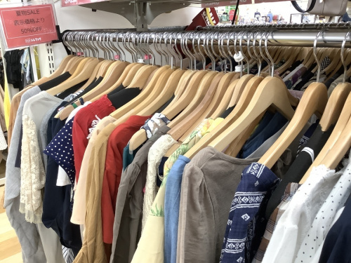 夏服　セールのレディース衣類