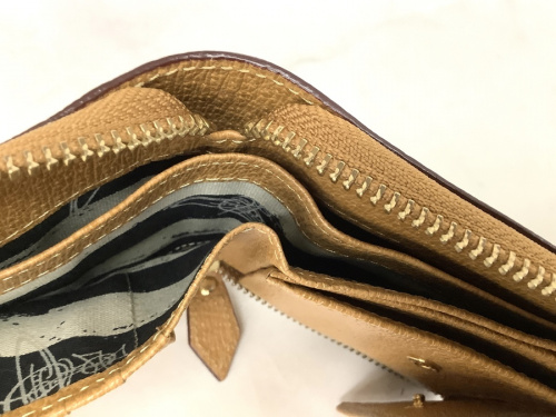 レディース衣類のブランド財布買取　岸和田