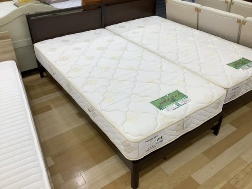家具のベッド