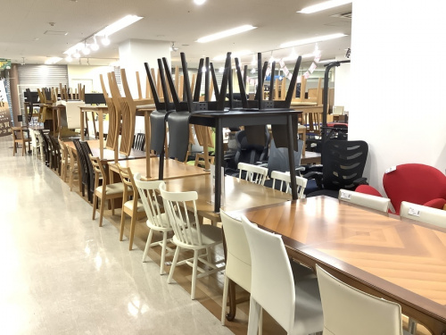 家具のソファ