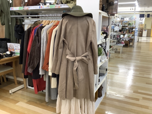 ノーカラーコートの関西