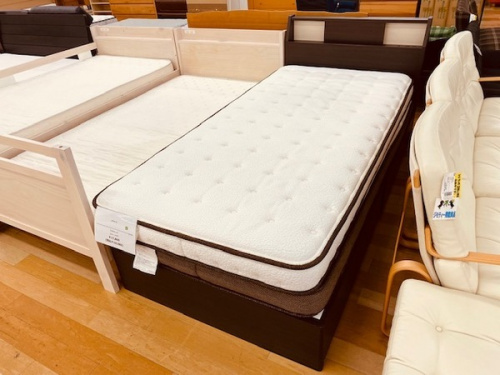 家具のベッド
