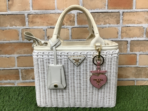 バッグのPRADA