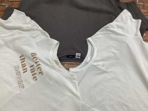 スカートのブラウス