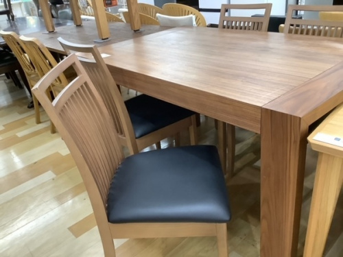 家具のダイニングセット