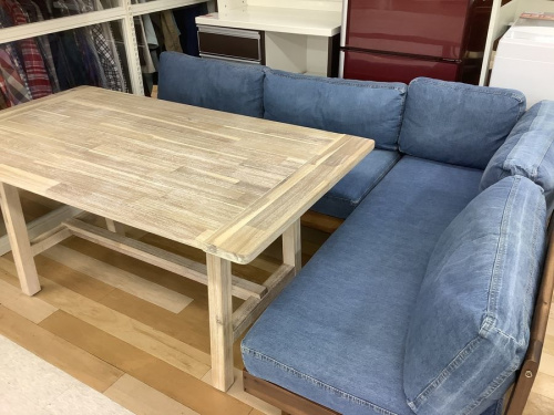 テーブルのコーナーダイニングセット