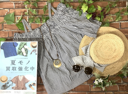 レディースファッションのシャツ