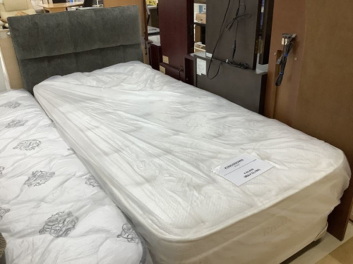 家具のベッド
