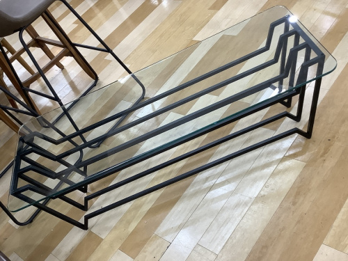 家具のテーブル