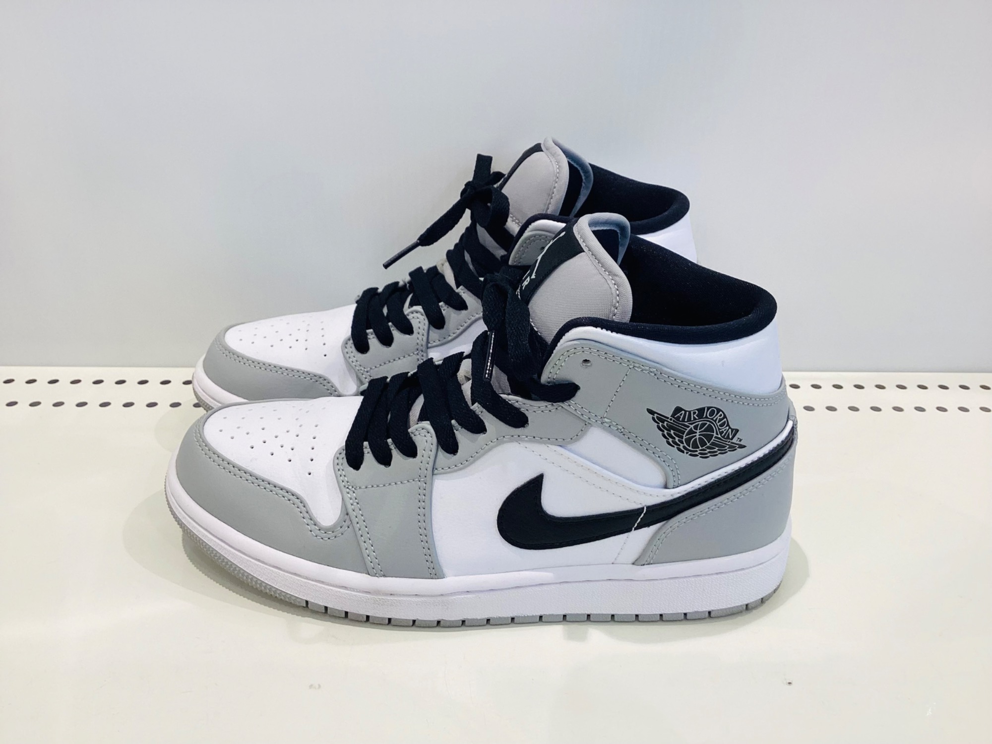 NIKE ナイキ】ハイカットスニーカー Nike Air Jordan 1 Mid のご