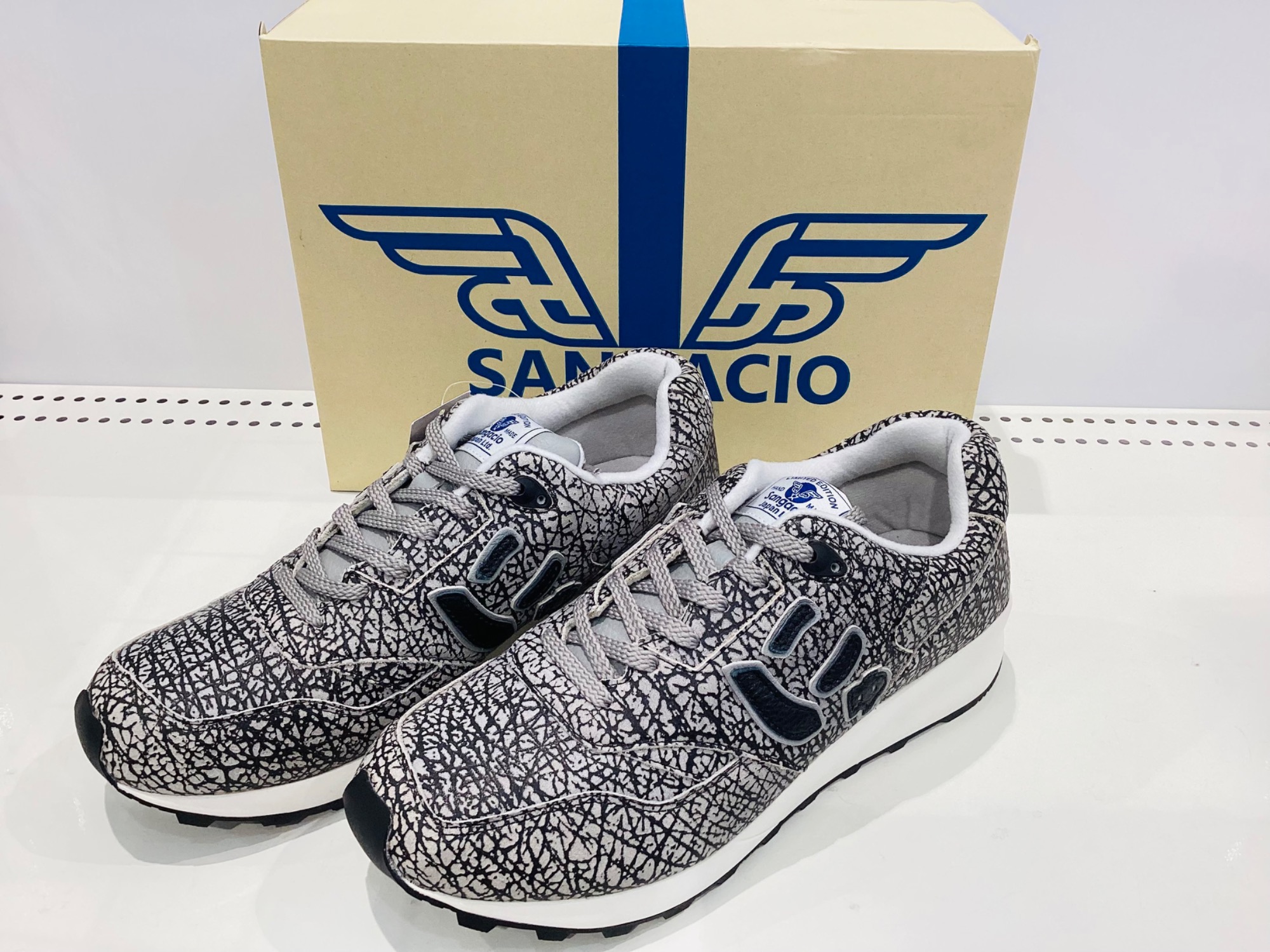 SANGACIO サンガッチョ】にゅ~ずスニーカー ELEPHANTモデルのご SANGACIO サンガッチョ】にゅ~ずスニーカー ELEPHANTモデルのご