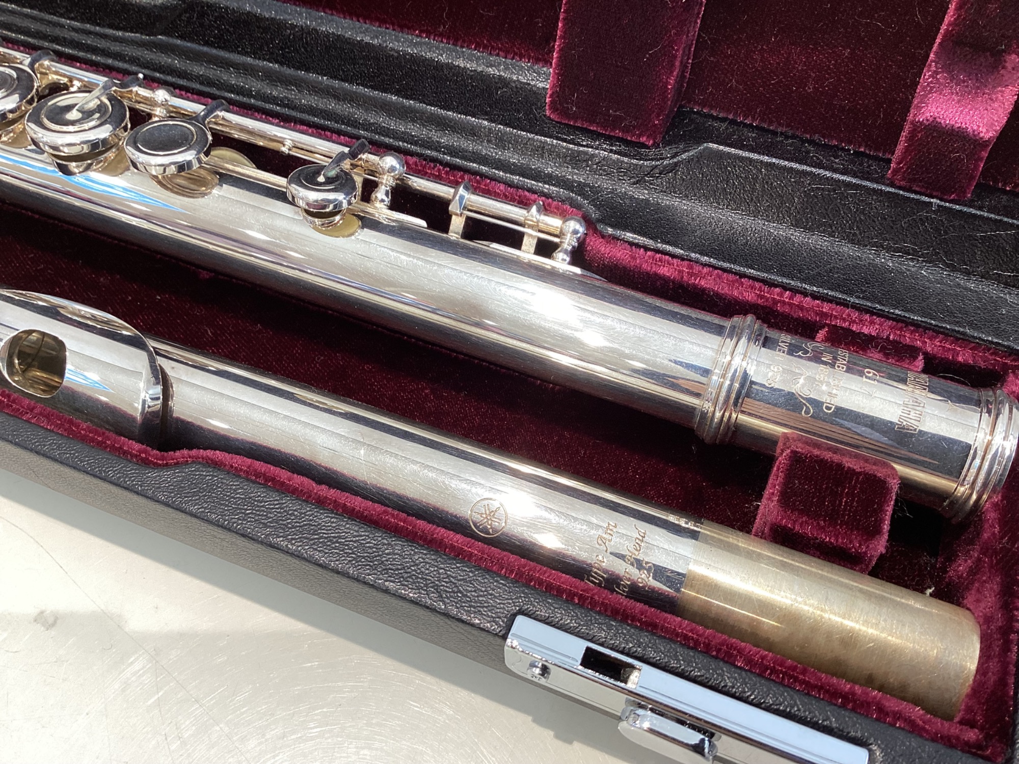 YAMAHA ヤマハ】管体銀製 Finesseシリーズ フルートのご紹介です