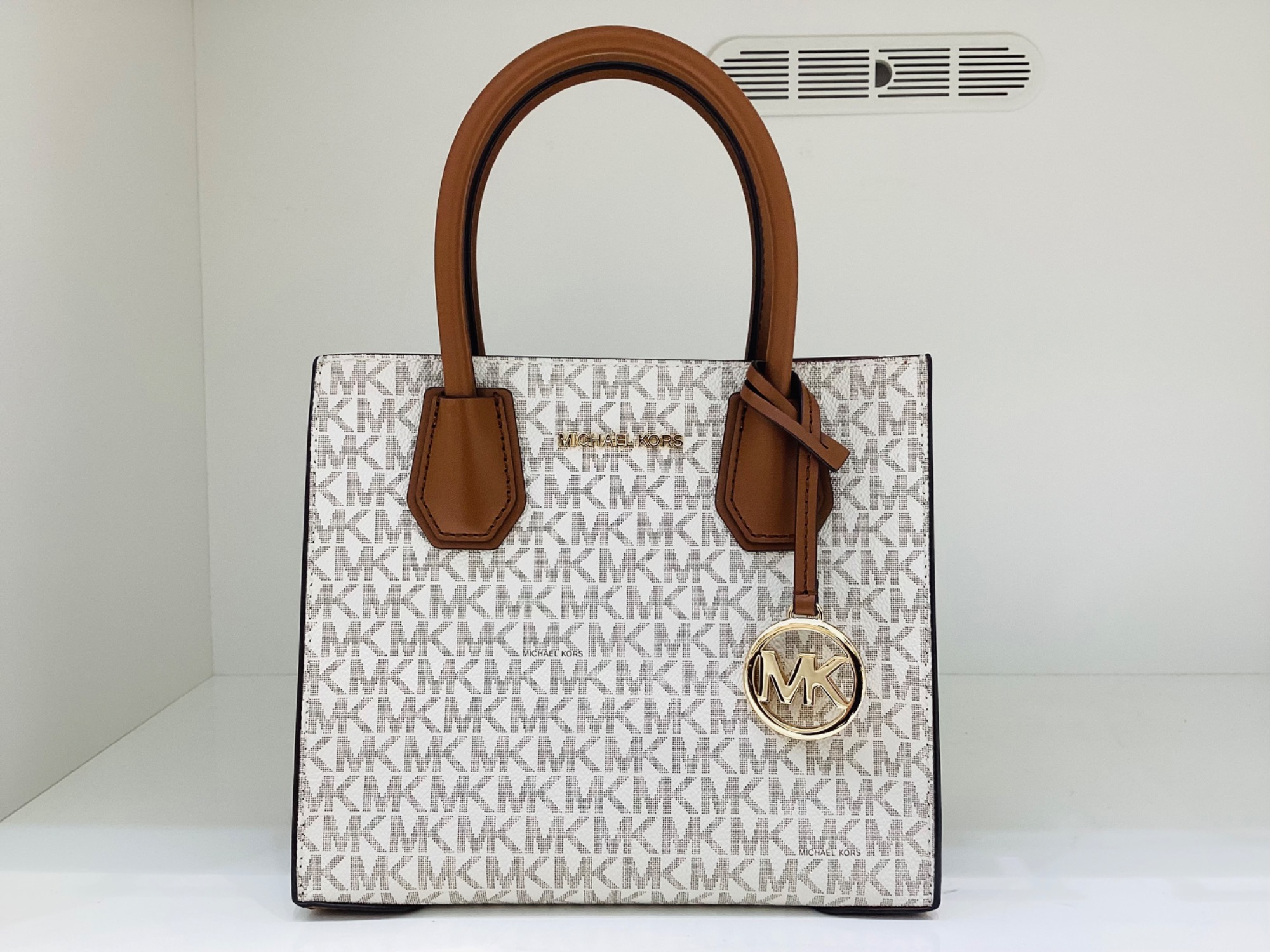 MICHAEL KORS MKシグネチャーハンドバッグ 新品未使用 MICHAEL KORS（マイケル・コース）MKシグネチャー ハンドバッグのご