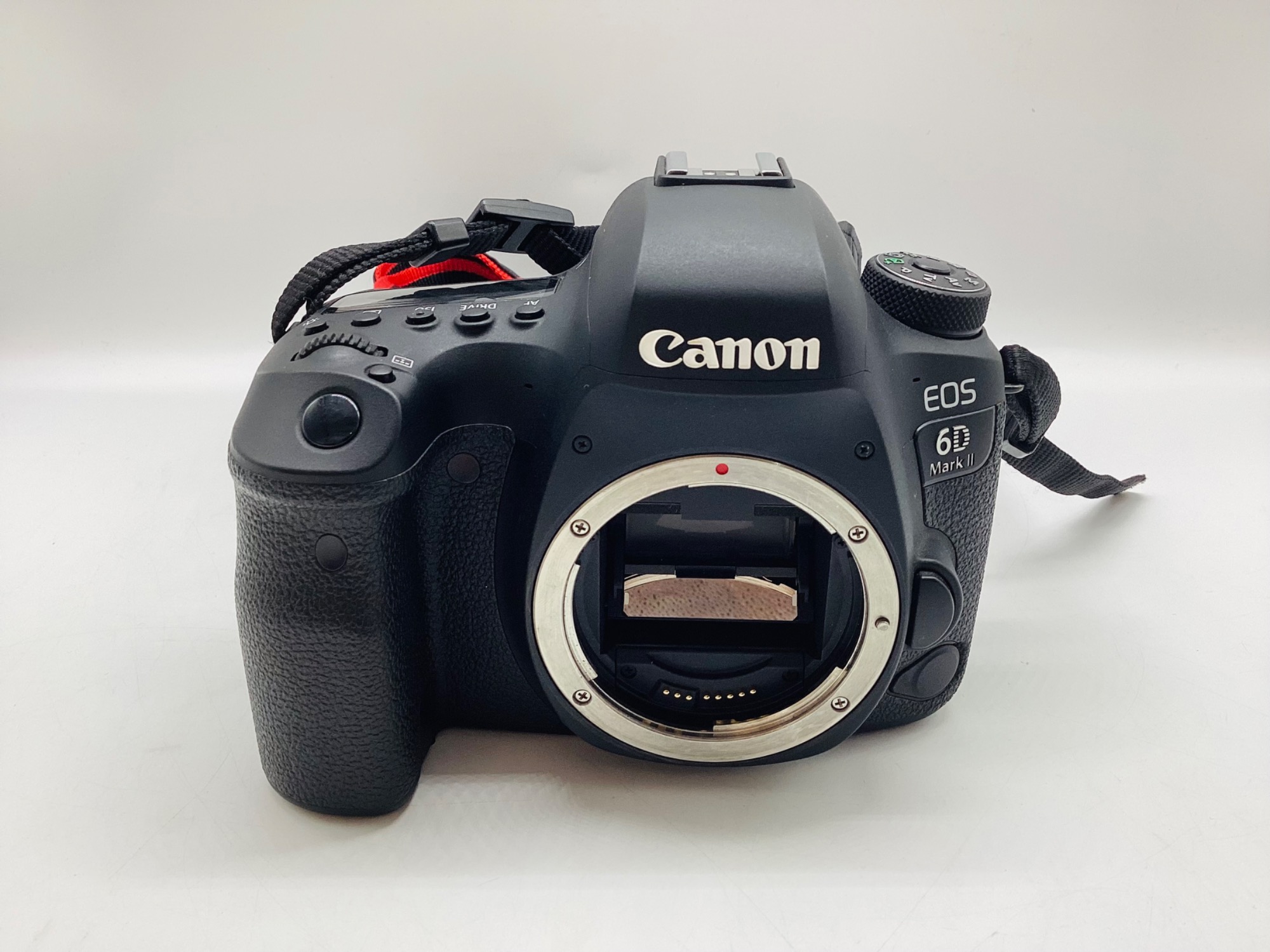 Canon キャノン】一眼レフカメラ EOS 6D Mark II ボディのご紹介です