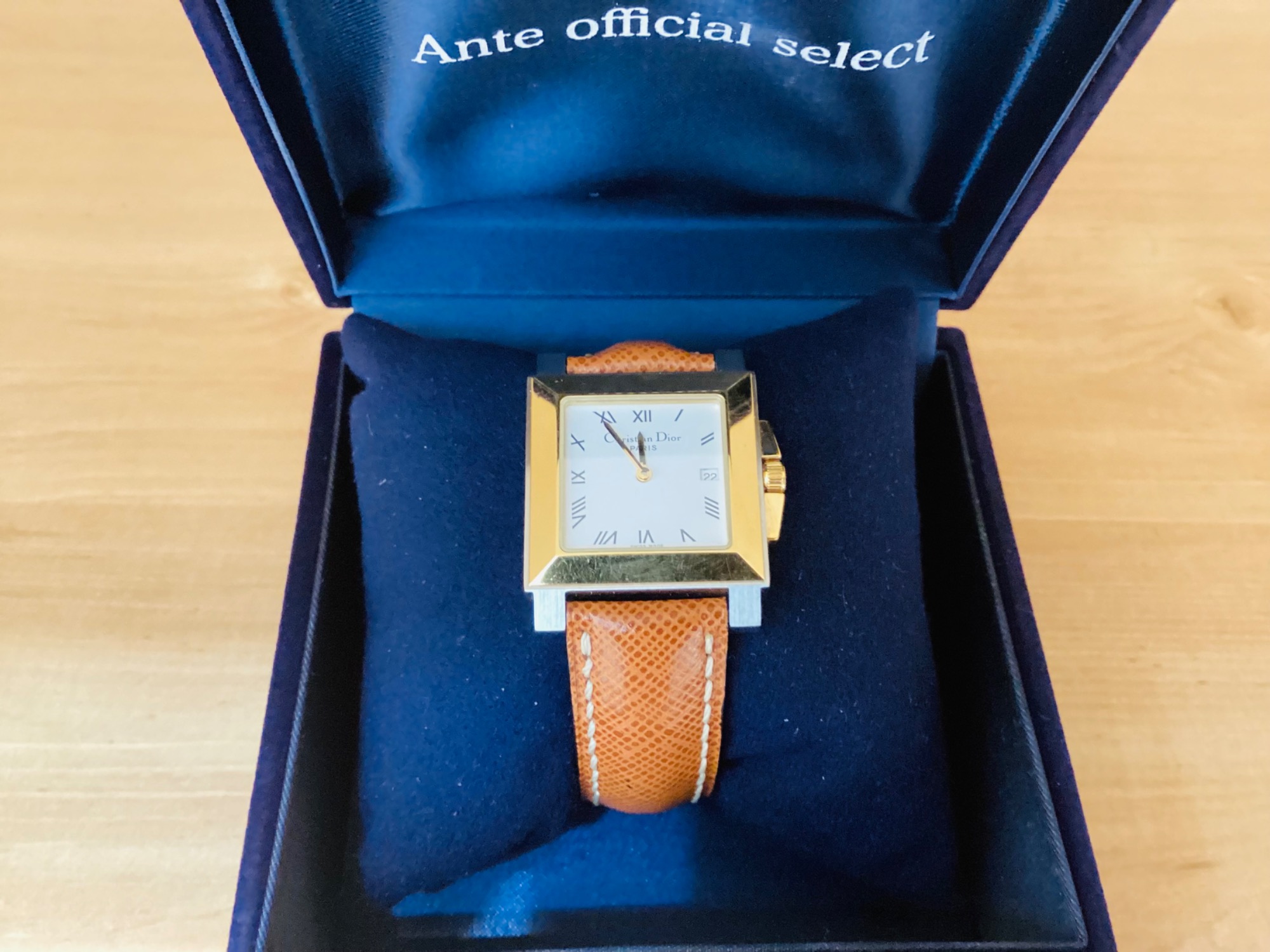 Christian Dior（クリスチャンディオール）D71-200 腕時計のご紹介です