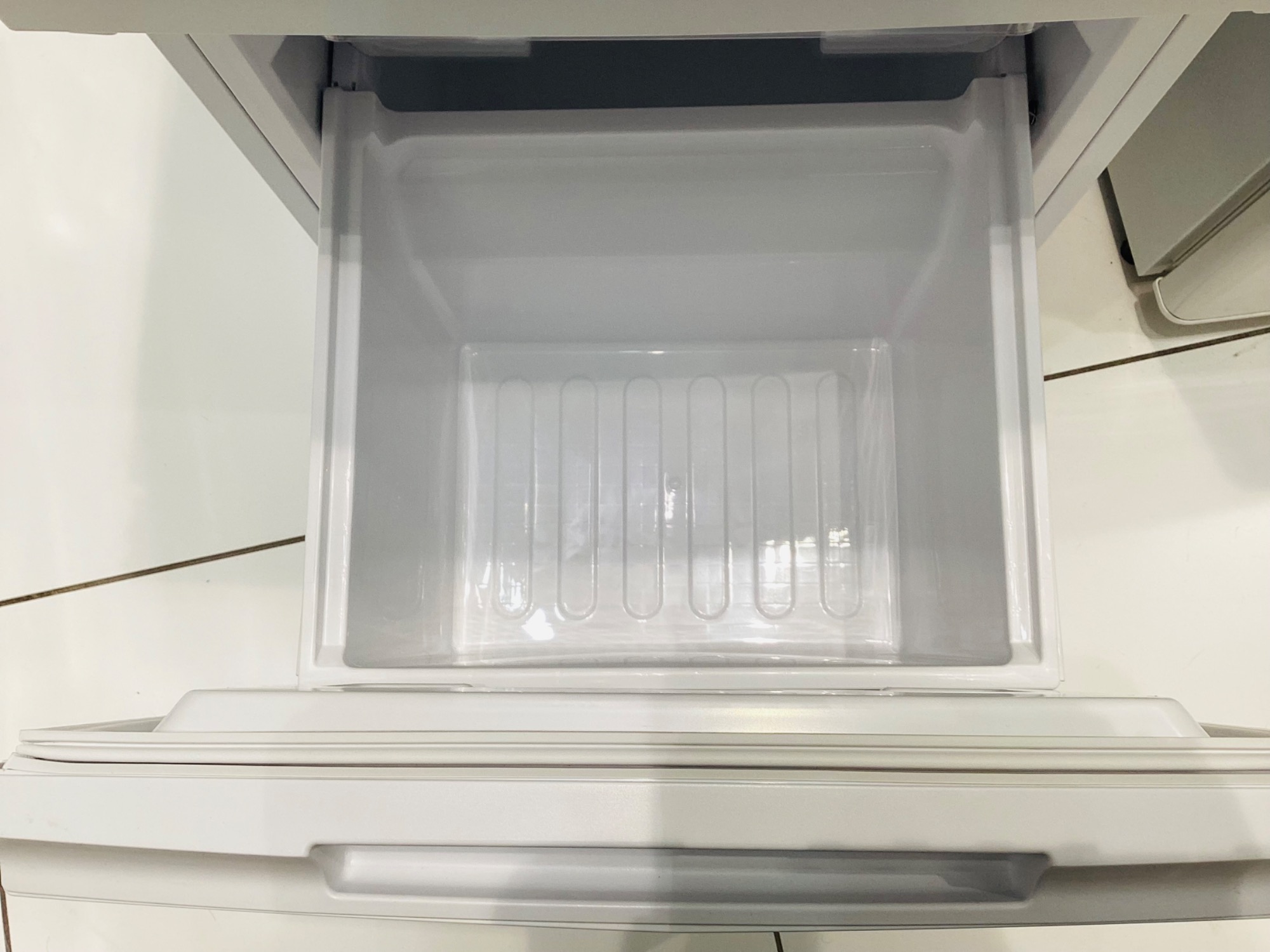 中古美品2024年製 SHARP シャープ SJ-D15P-W SJ-D15P | 冷蔵庫：シャープ