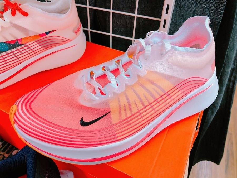 NIKE】色鮮やかなスニーカー大量入荷♪【市川店】｜2018年11月18