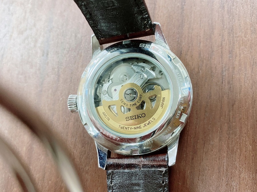 【洗浄済　美品】SEIKO セイコー 5 腕時計　デイト表示　裏スケルトン