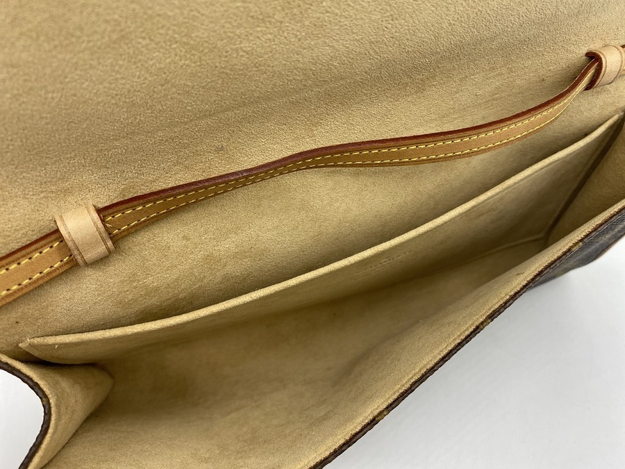 貴重な廃盤品！！】LOUIS VUITTON(ルイヴィトン)のポシェットを