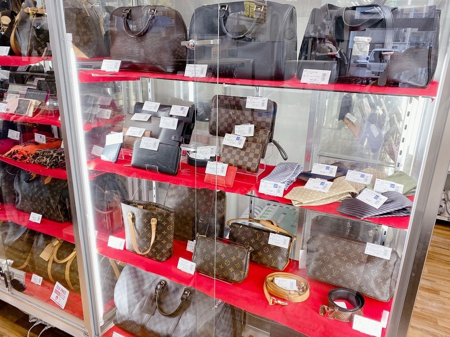 貴重な廃盤品！！】LOUIS VUITTON(ルイヴィトン)のポシェットを