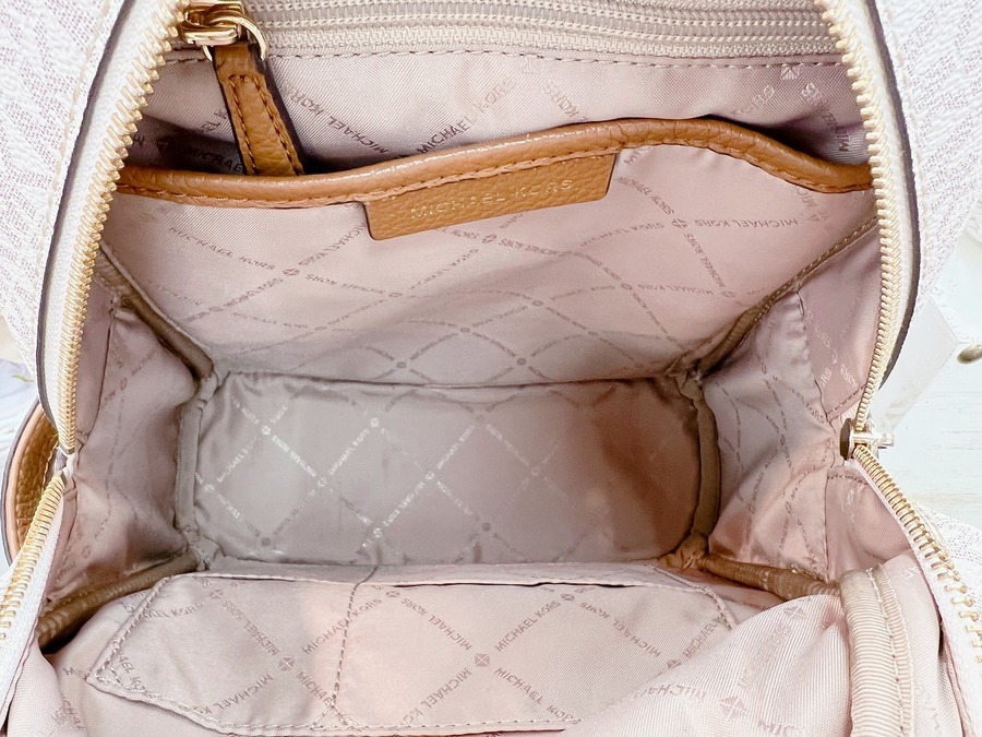 スマホで購入】MICHAEL KORS (マイケルコース)のリュックをご紹介 