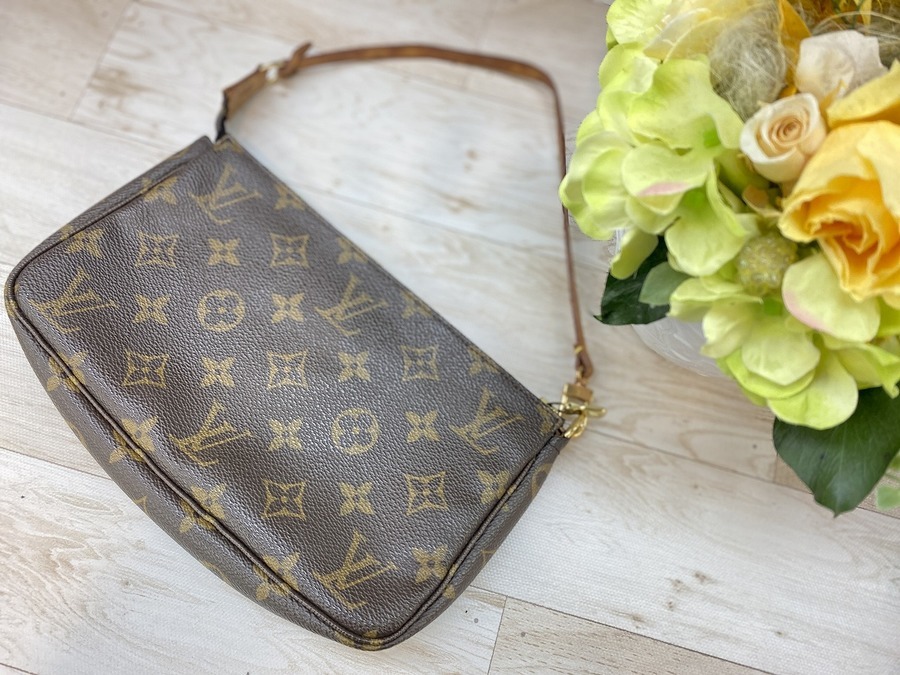 マルチなアイテム♪】LOUIS VUITTON(ルイヴィトン)のポシェット