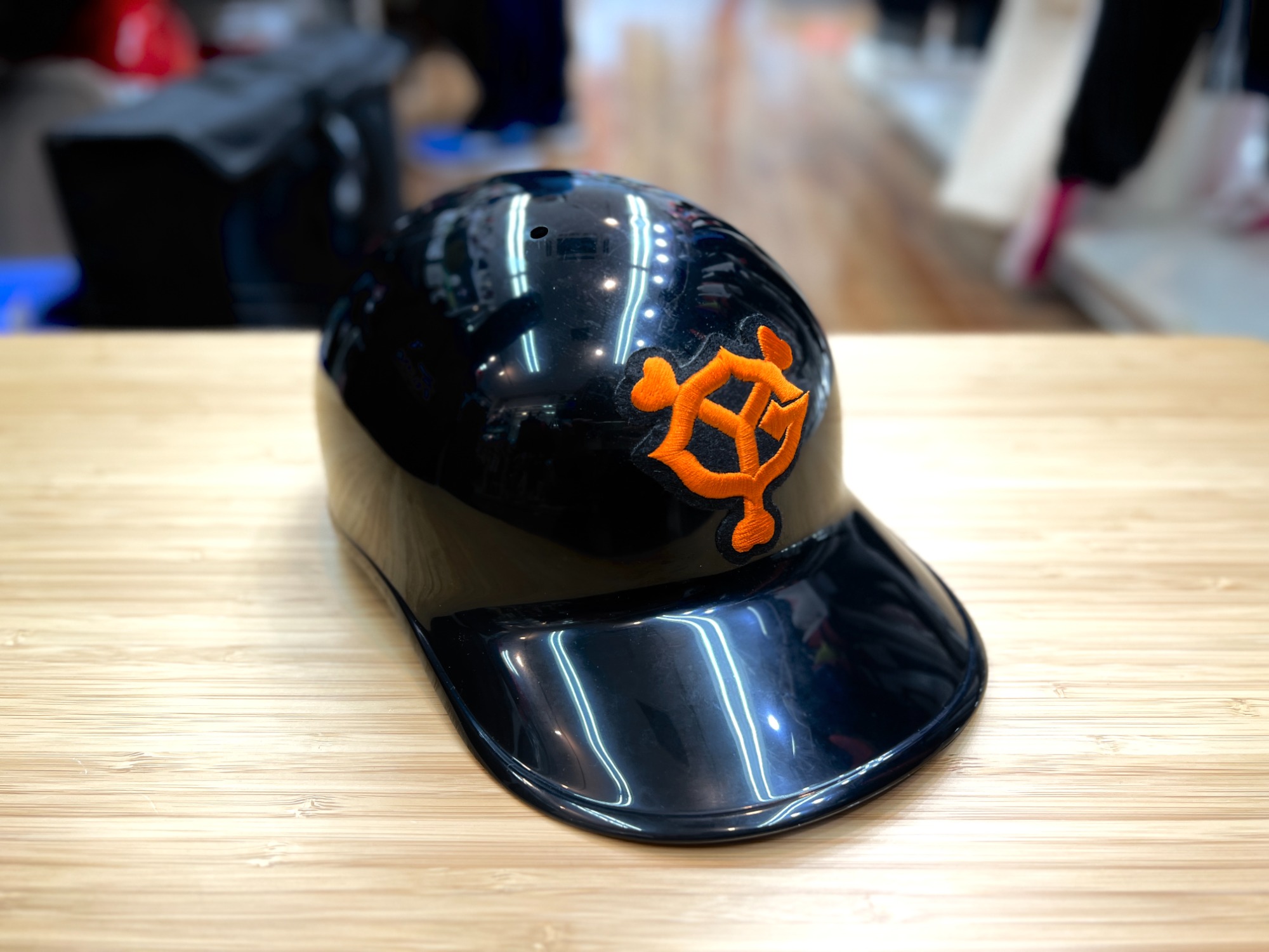 応援グッズ♪】ジャイアンツとベイスターズのヘルメットが入荷