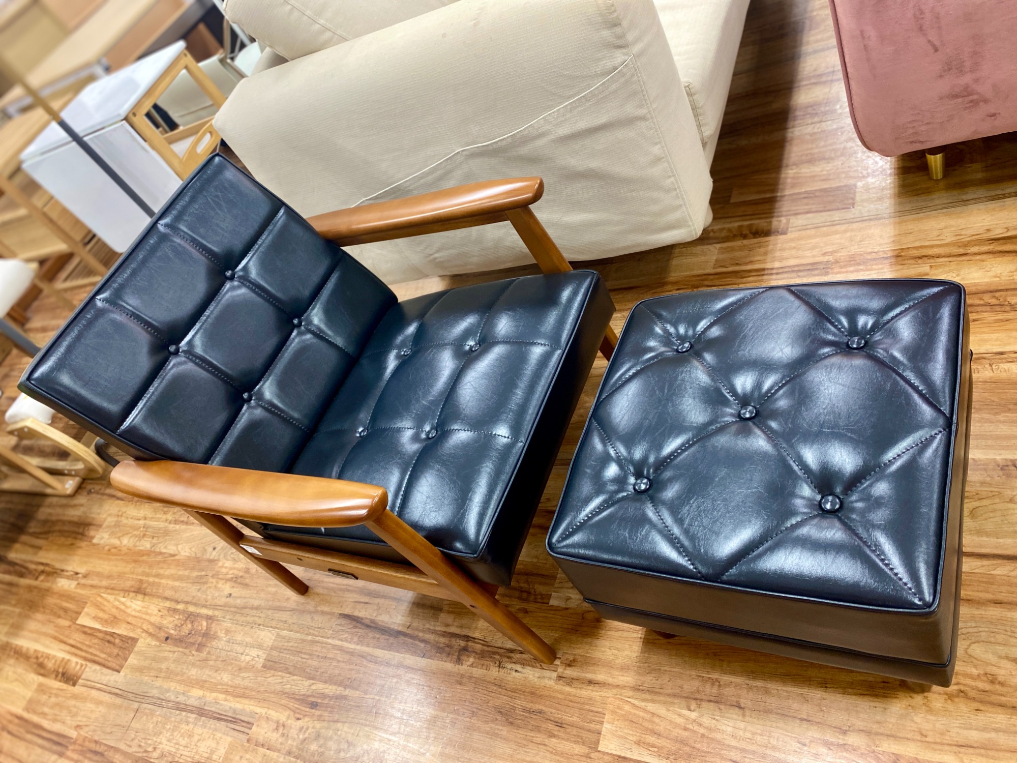 Kチェア】カリモク60の一人掛け椅子&オットマンをご紹介！｜2023年09月