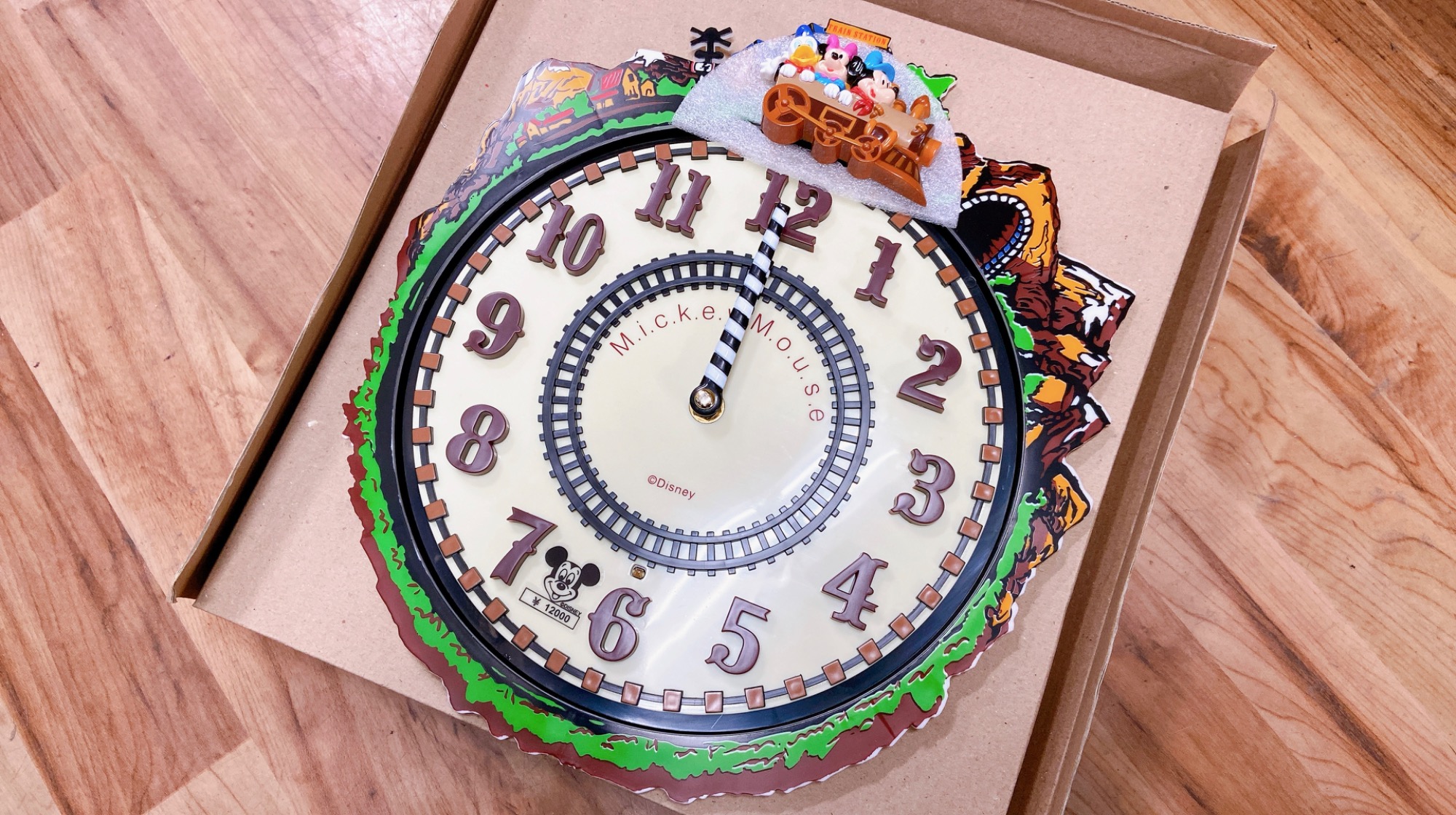 スマホで購入】DISNEY (ディズニー) のからくり時計が入荷しました