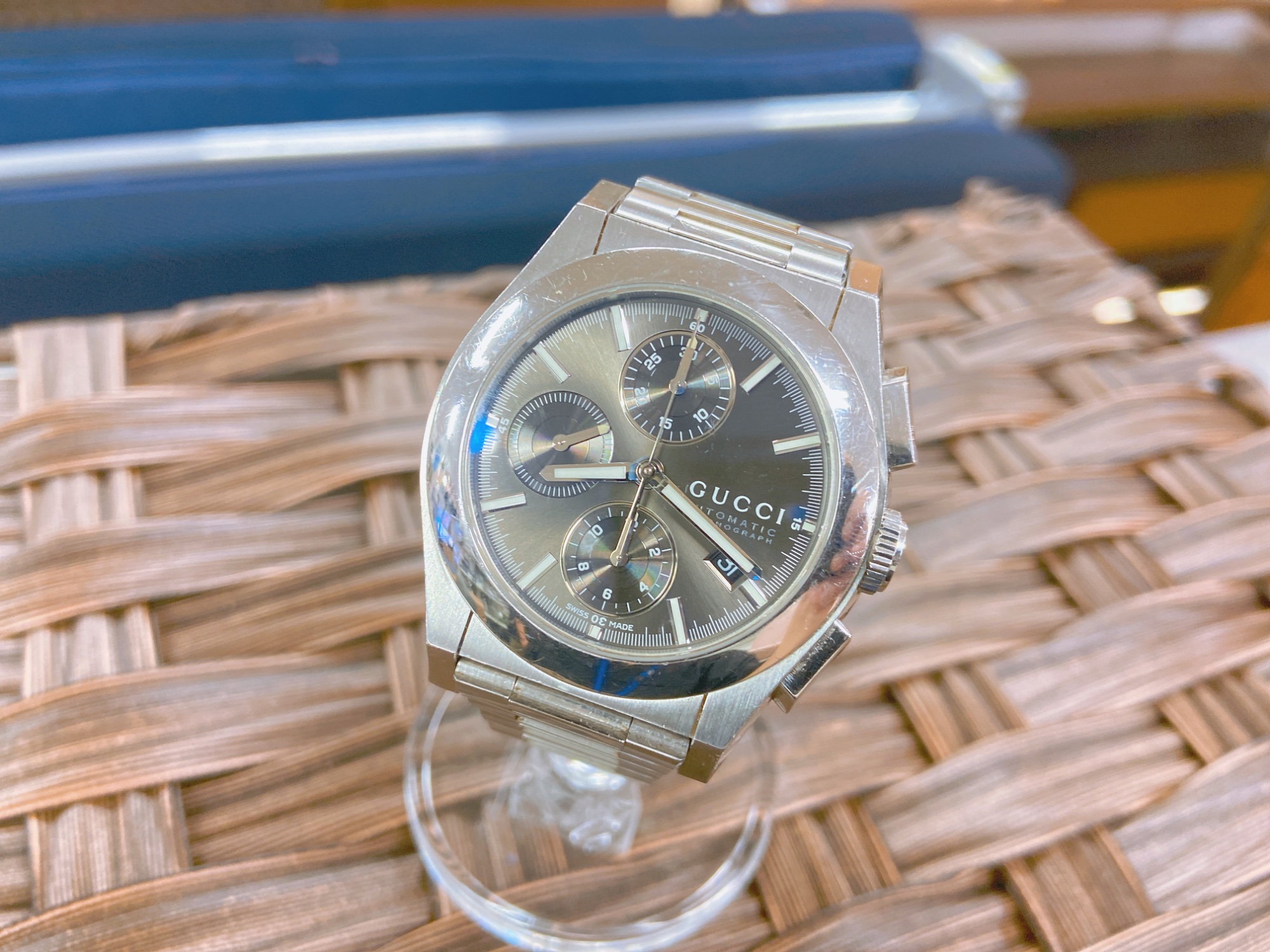 グッチ パンテオン デイト 115.2/YA115202 自動巻き メンズ GUCCI / グッチ】115.2 パンテオン 自動巻き腕時計｜モダンなデザイン