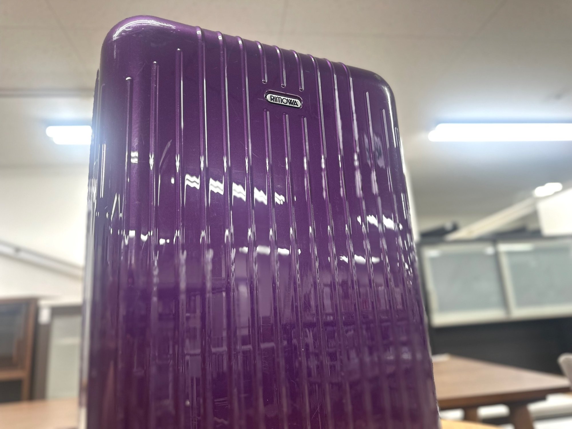 RIMOWA リモア　紫 キャリーケース 中型 メンズ　レディース　人気　高級 RIMOWA / リモワ】サルサエアー キャリーバッグ｜旅行や出張を彩る