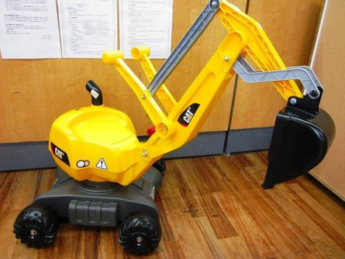 乗用玩具のrolly toys