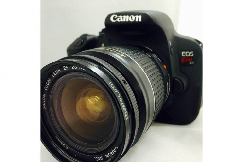 デジタルカメラのCANON EOS KISS