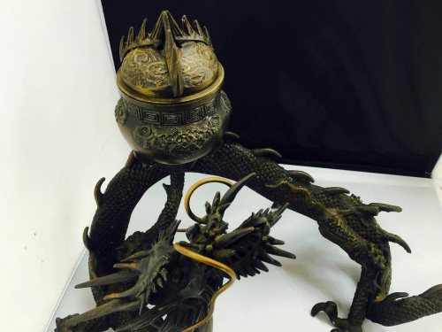 龍の置物の香炉