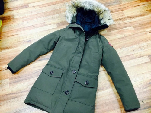 レディースファッションのカナダグース(CANADA GOOSE)