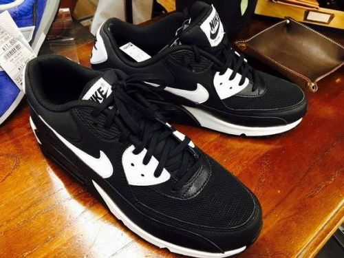 スニーカーのナイキ(NIKE)