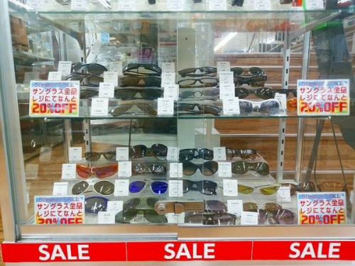 サマーセールの市川