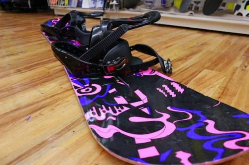 スポーツ用品のスノーボード