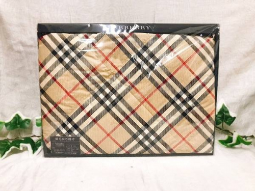 ☆ぱぷに〜☆様　バーバリー　ひざ掛け BURBERRY》羽毛ひざ掛け入荷しました！【市川店】｜2017年10月26